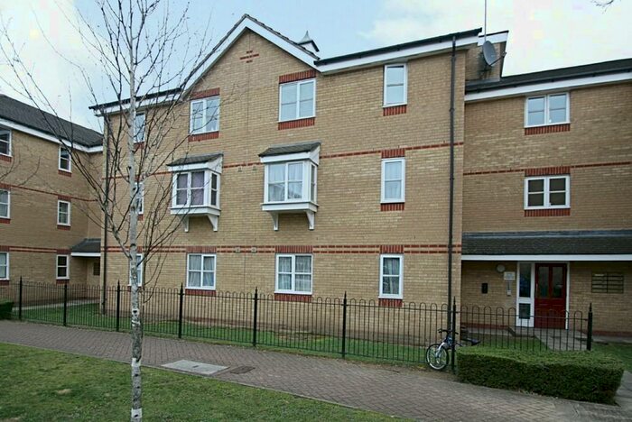 2 Bedroom Apartment To Rent In Coltswood Court, Pickard Close, Southgate, N14