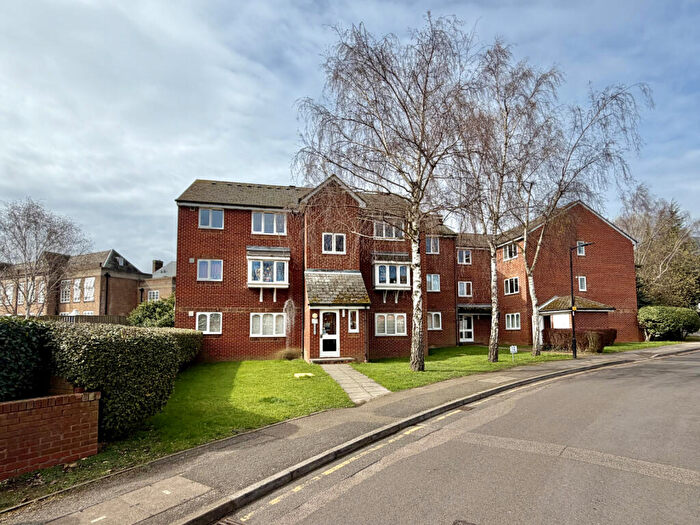 1 Bedroom Flat For Sale In Leigh Hunt Drive, Southgate, N14