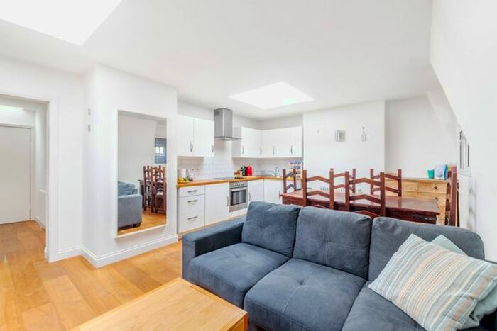 1 Bedroom Flat To Rent In Uxbridge Road, Shepherd's Bush, London, W12
