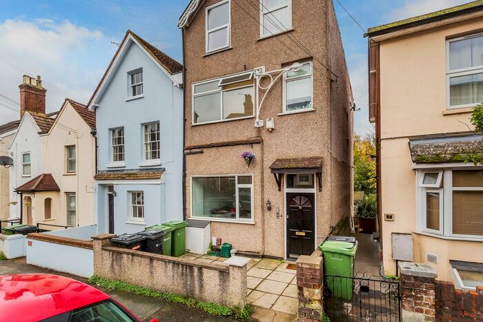 1 Bedroom Flat To Rent In Falkland Road, Surrey, RH4