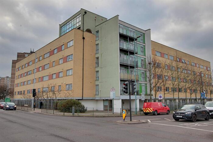 1 Bedroom Apartment For Sale In Main Avenue, Enfield, EN1