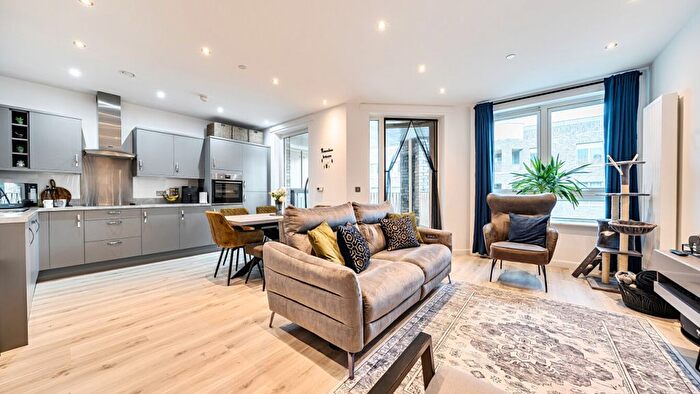 2 Bedroom Flat For Sale In Bishop Apartments, IG11