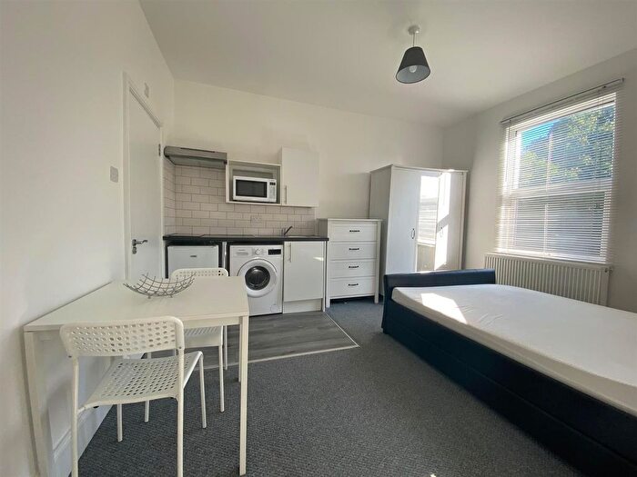 Studio To Rent In Lancaster Road, Finsbury Park, N4