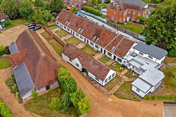 2 Bedroom Mews For Sale In Kingsbury Mews, St. Albans, AL3