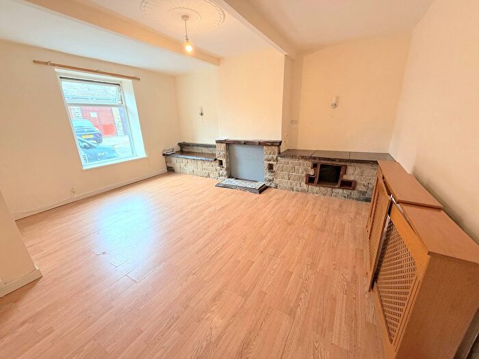 3 Bedroom Terraced House For Sale In Beech Street, Holywell Green, HX4