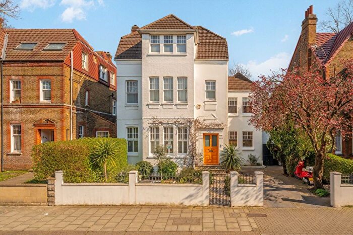 5 Bedroom Detached House For Sale In Riggindale Road, Streatham, SW16