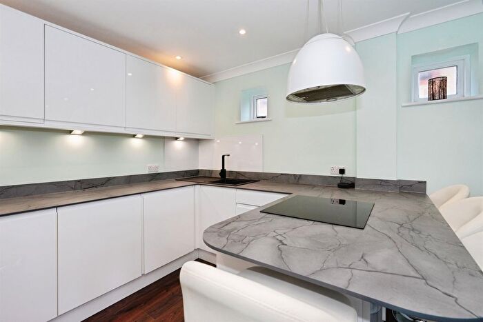 2 Bedroom Flat For Sale In Emerald Quay, Shoreham-By-Sea, BN43