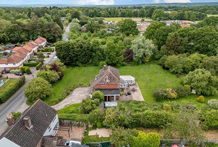 4 Bedroom Detached House For Sale In Redehall Road, Smallfield, Horley, Surrey, RH6