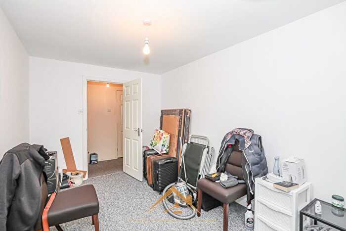 2 Bedroom Flat For Sale In Glenbervie Road, Grangemouth, FK3