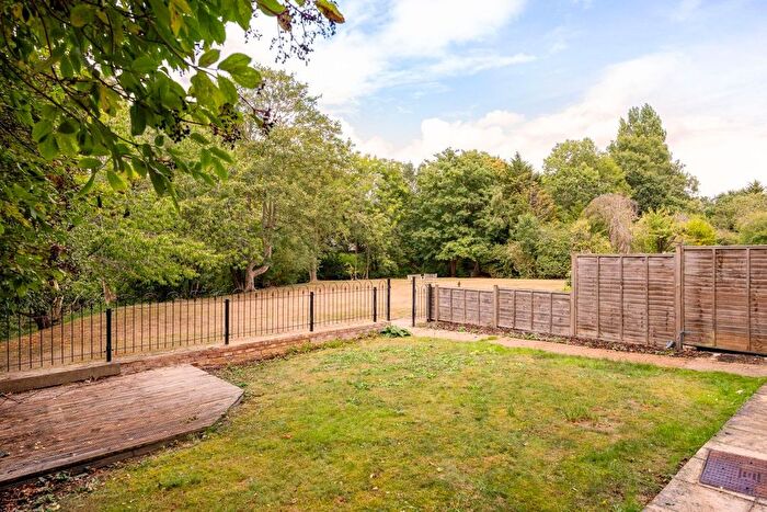 2 Bedroom Flat To Rent In Manor Road, Twickenham, TW2