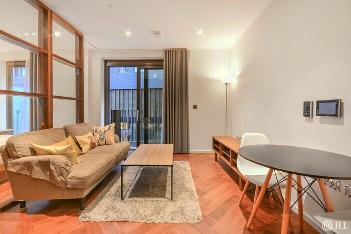 Apartment To Rent In Embassy Gardens London, SW11