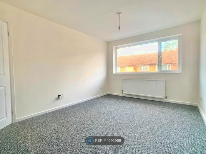 2 Bedroom Flat To Rent In Stratford, London, E15
