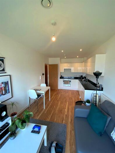 1 Bedroom Flat To Rent In Aire, Cross Green Lane, LS9