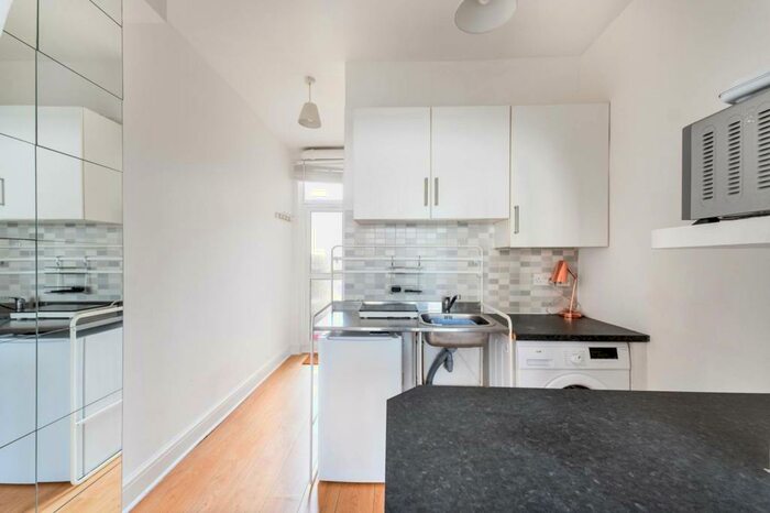 Studio To Rent In Buxton Road, Willesden Green, London, NW2