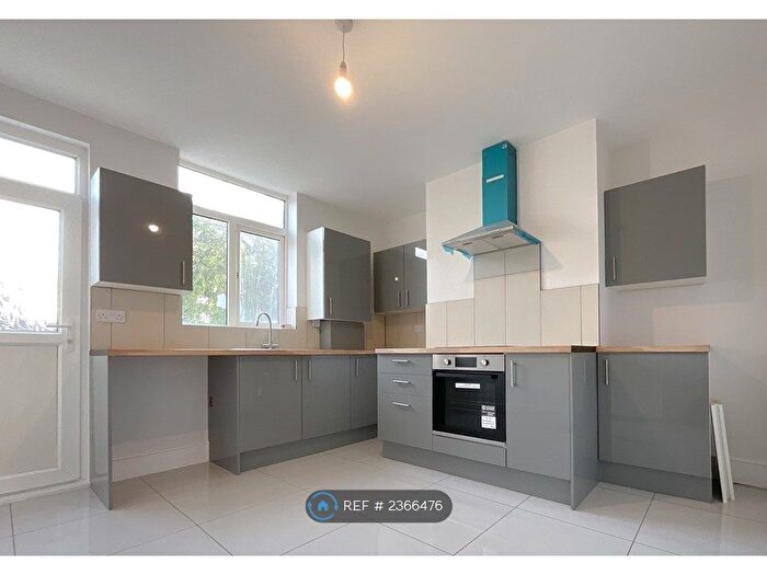 3 Bedroom Terraced House To Rent In Oliver Street, Mexborough, S64