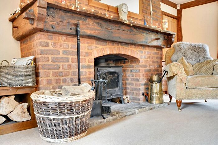 4 Bedroom Detached House For Sale In Canterbury Road, Kennington, TN25