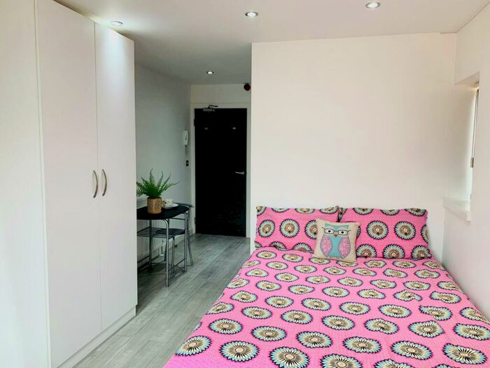 1 Bedroom Property To Rent In Demontfort Street, Leicester, LE1