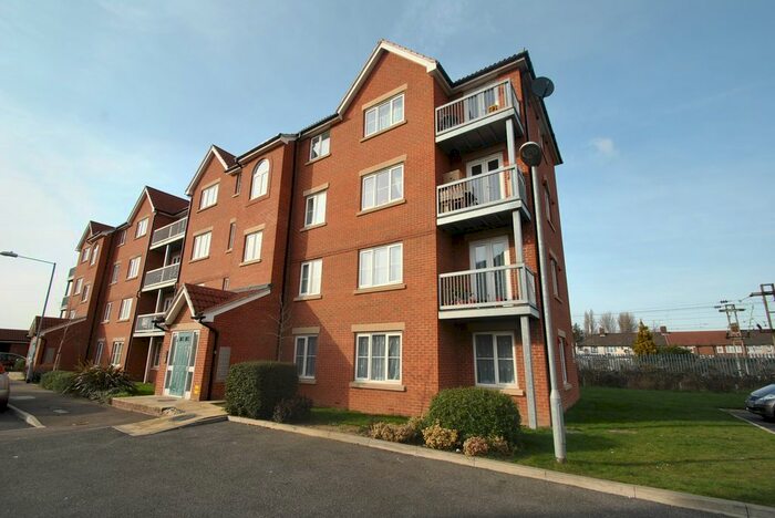2 Bedroom Flat To Rent In Tallow Close, Dagenham, Essex, RM9