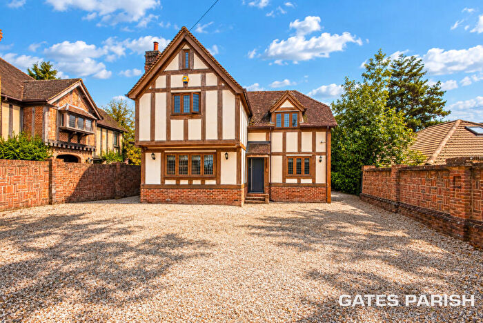 4 Bedroom Detached House For Sale In Oak Hill Road, Stapleford Abbotts, Romford, RM4