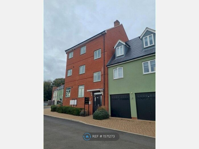 2 Bedroom Flat To Rent In Summerhouse Hill, Buckingham, MK18
