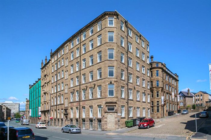 2 Bedroom Apartment To Rent In - Sunbridge Road, Bradford, BD1