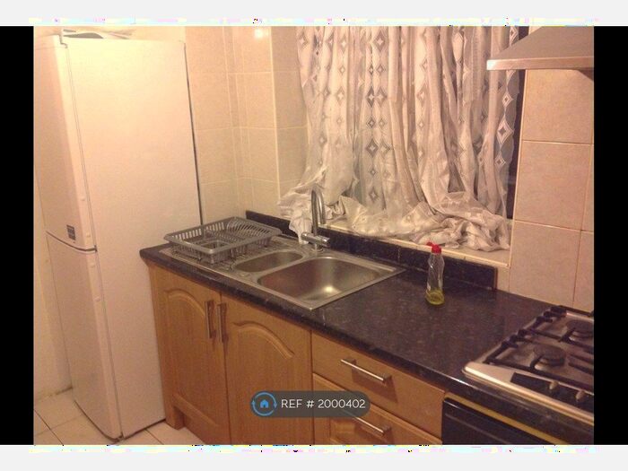 2 Bedroom Flat To Rent In Bethwin Road, London, SE5