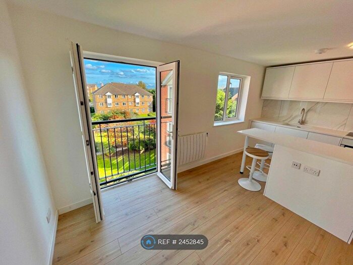 2 Bedroom Flat To Rent In Sheppard Drive, London, SE16