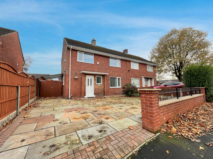 3 Bedroom Semi-Detached House To Rent In Martinfield Road, Penwortham, PR1