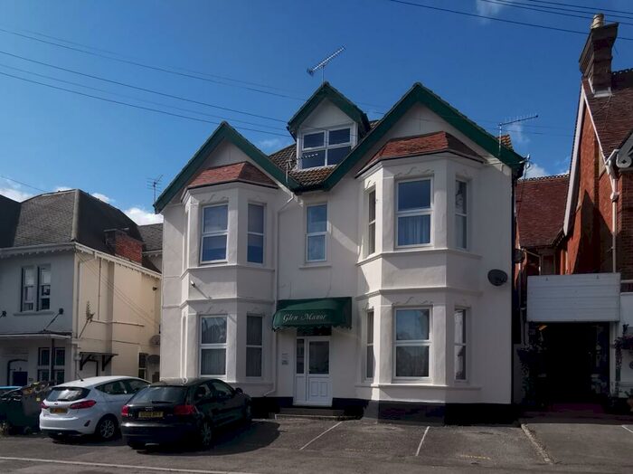 1 Bedroom Flat To Rent In Glen Manor, Bournemouth, BH5