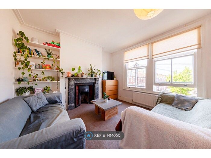 2 Bedroom Flat To Rent In Southwell Road, London, SE5