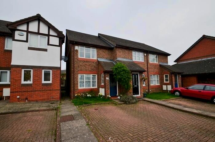 2 Bedroom End Of Terrace House To Rent In Elliott Avenue, Ruislip HA4