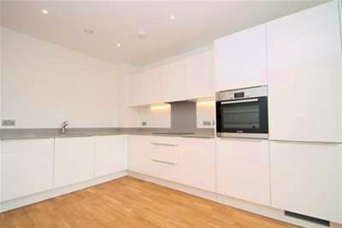 2 Bedroom Flat To Rent In St Marks Square, Bromley, BR2