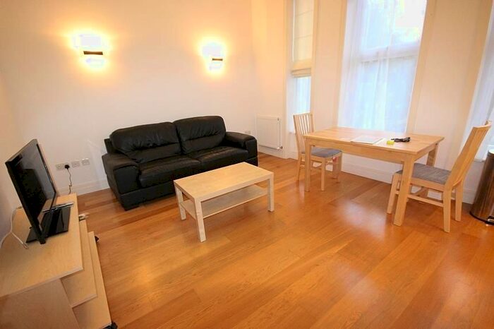 2 Bedroom Flat To Rent In Mattock Lane, London, W5