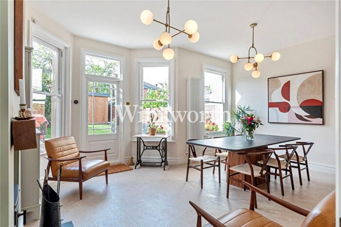 3 Bedroom Semi Detached House For Sale In Arcadian Gardens, London, N22