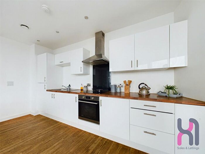 3 Bedroom Flat To Rent In The Tower, Plaza Boulevard, Liverpool, L8