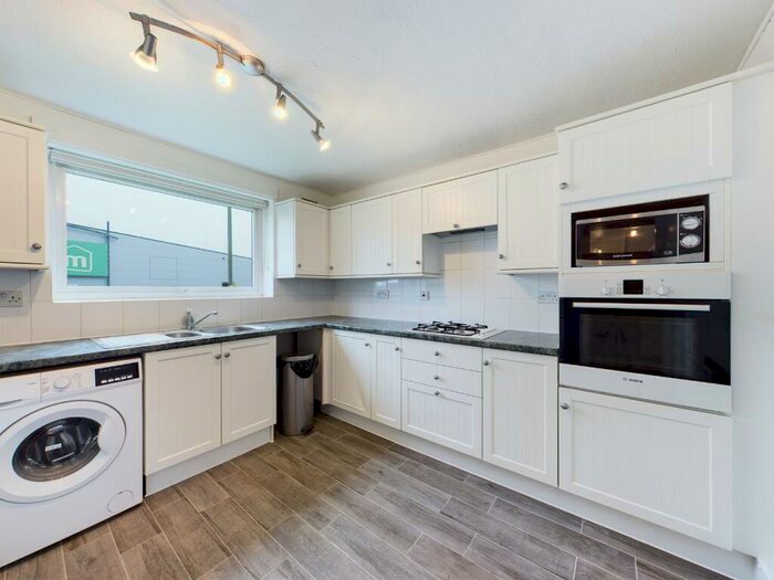 3 Bedroom Apartment To Rent In London Road, Hemel Hempstead, Hertfordshire, HP3