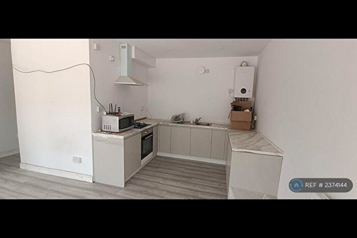 1 Bedroom Flat To Rent In Edge Lane, Stretford, Manchester, M32