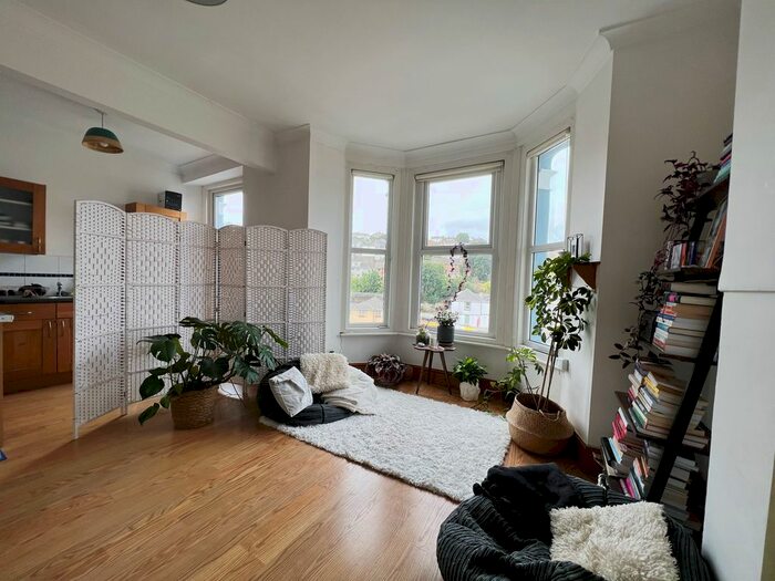 1 Bedroom Flat To Rent In Lipson, Plymouth, Devon, PL4