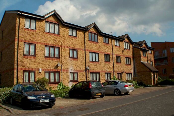 1 Bedroom Flat To Rent In Vignoles Road, Romford, RM7