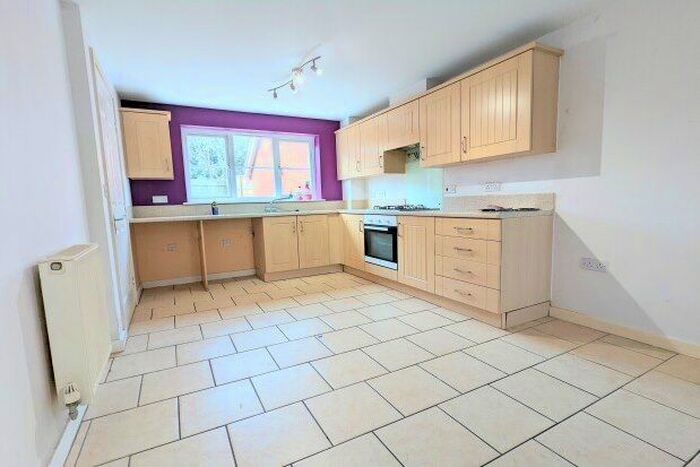 5 Bedroom Town House To Rent In Kemsley, Sittingbourne, ME10