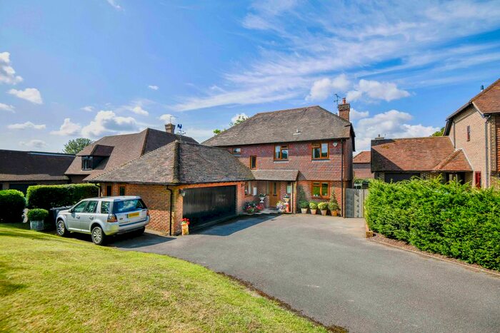 5 Bedroom Detached House For Sale In Pett Lane, Charing, TN27