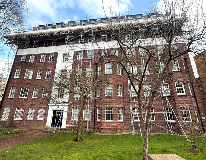 2 Bedroom Flat For Sale In Parkhurst Court, Warlters Road, Holloway, N7