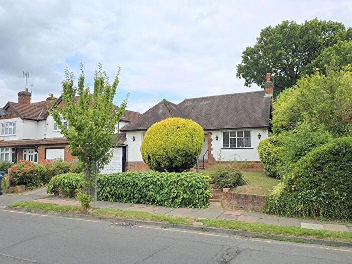 3 Bedroom Bungalow For Sale In Colburn Avenue, Hatch End, HA5