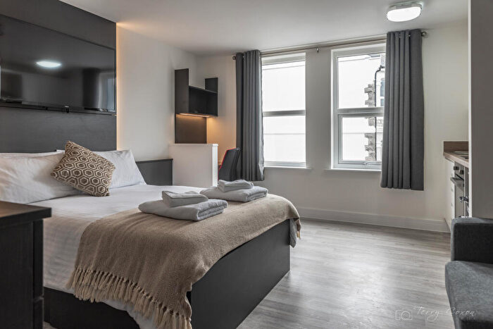 Studio To Rent In - Derrys Villa, Flat, PL4