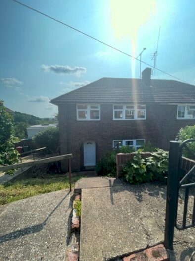 3 Bedroom Semi-Detached House To Rent In Brybur Close, Reading, RG2