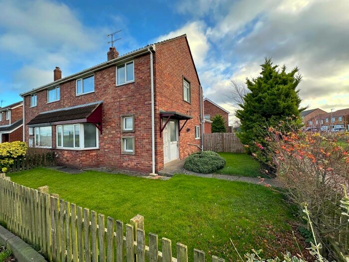 3 Bedroom Town House To Rent In Whitdale Avenue, Blyth, NE24