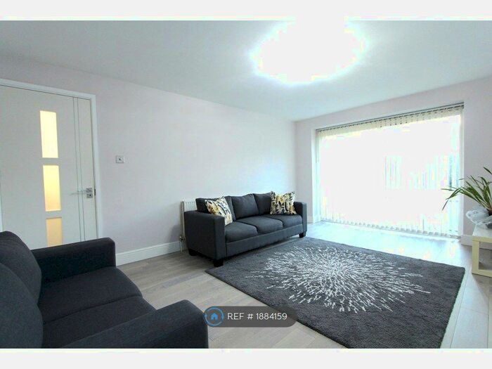 1 Bedroom Flat To Rent In The Homestead, London, N11