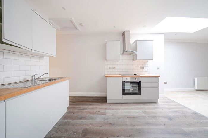 2 Bedroom Apartment To Rent In Newbury, Berkshire, RG14