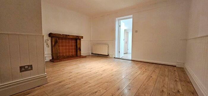 3 Bedroom Maisonette To Rent In Cunningham Avenue, Enfield, EN3