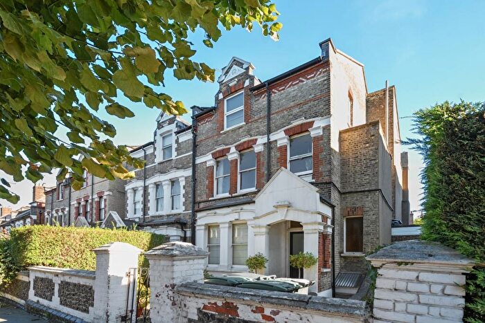 2 Bedroom Flat To Rent In Crouch Hall Road Haringey, N8